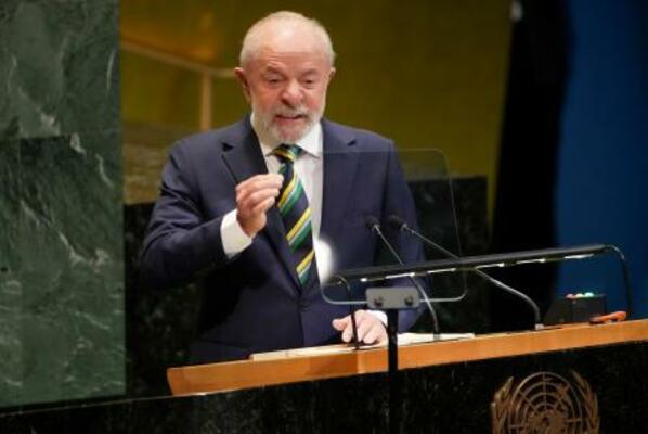 　国連で演説するブラジルのルラ大統領＝２３日、ニューヨーク（ＡＰ＝共同）