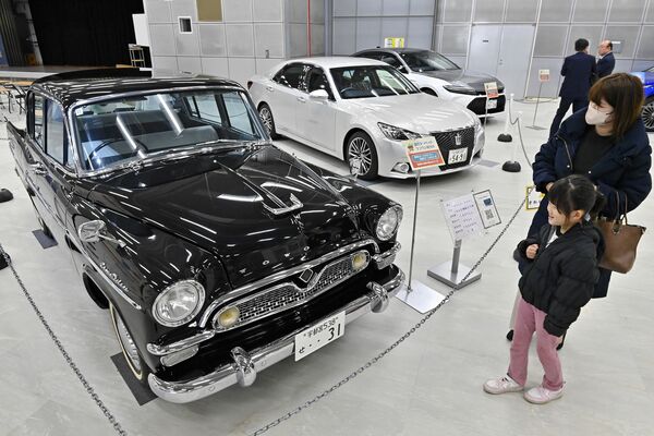 初代トヨペット・クラウンなど歴代クラウンの展示