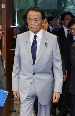 　自民党の麻生最高顧問＝１１日、国会