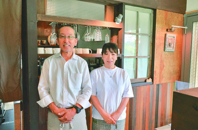 店主の須永喜博さんとみい紗さん夫妻