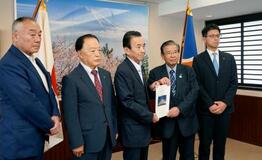 富士山閉山期のヘリ救助有料検討