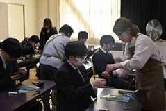 地元産鹿革で印鑑袋