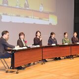 空の世界で活躍する女性たちが登壇　パイロット、管制官、CAらが仕事の魅力や苦労語る　宇都宮で航空宇宙講演会