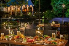 アートホテル成田 緑豊かな庭園で手ぶらで楽しむ開放的な「ガーデンBBQ」を開催〈5/1~11/28〉