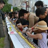 ロールケーキで100メートルの「ＬＲＴ」　西側延伸祈念、田川で初のイベント