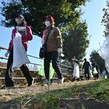 新しい年へ、ごみ拾い　鹿沼で環境問題啓発イベント　リース作りやウオークラリー