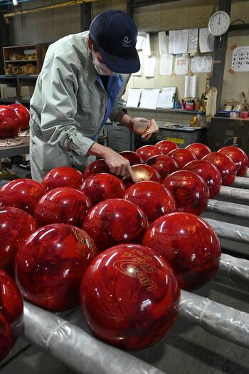 国内唯一のボウリングボールメーカー 何故栃木県に？勘違い？“戦争”も
