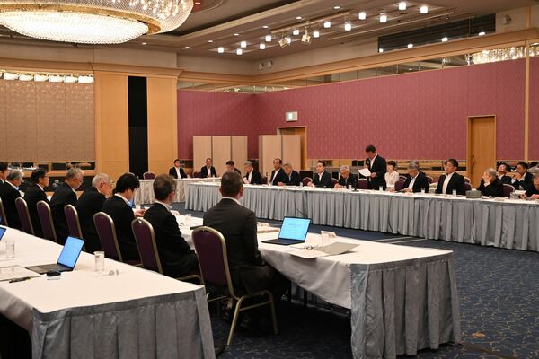 自民党県連と県執行部との意見交換会＝18日午前、宇都宮市