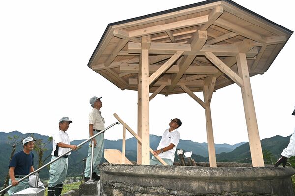 城山頂上で復元された監視哨