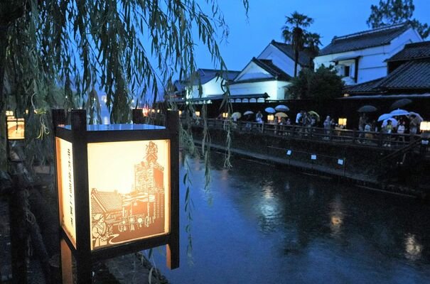 巴波川沿いを照らすあんどん
