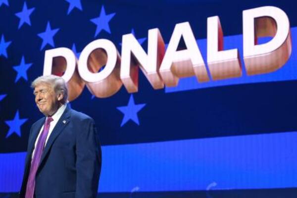 　トランプ米大統領＝１７日、米西部フェニックス（ＡＰ＝共同）