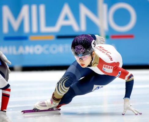 　女子１５００メートル予選　滑走する中島未莉＝ドルドレヒト（共同）