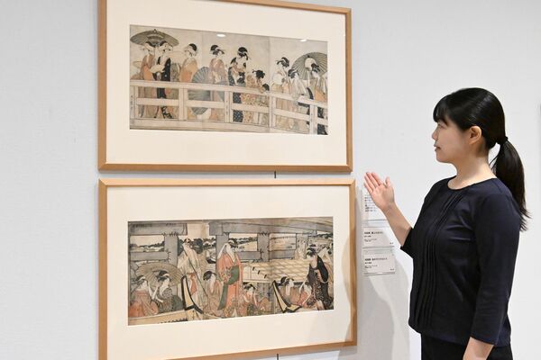 喜多川歌麿の「両国橋　橋上の女たち」（上）などの作品が並ぶ会場
