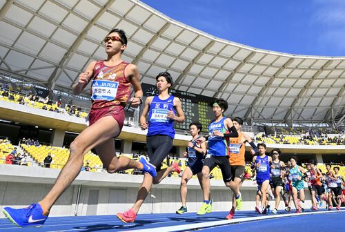 宇都宮市のカンセキスタジアムとちぎを会場に初のトラック周回レースとして行われた第65回県郡市町対抗駅伝競走大会＝１月28日
