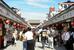 　商店がひしめく仲見世＝東京都台東区