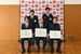 東消防署から感謝状を贈られた（前列左から）深井さん、滝口さん、平出さん