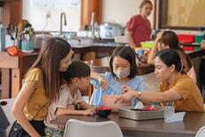 紺碧の海望む島、親子留学でつかめ転機！