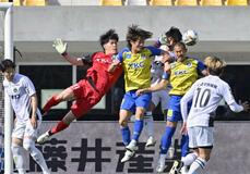 先制点献上、流れ失う