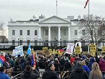 拘束は「独裁打倒」「権力乱用」