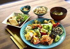 【食べた？】「旬」を感じる品ぞろえ　ハーフバイキングランチ　新鮮野菜の和カフェ＆居酒屋わをん（大田原）