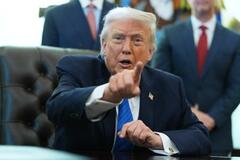 250フィートの凱旋門要望か