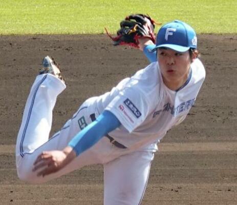 　紅白戦に登板した日本ハムの柴田＝名護