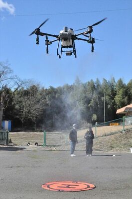 旧閑馬小の施設などを活用して始まったドローンスクール