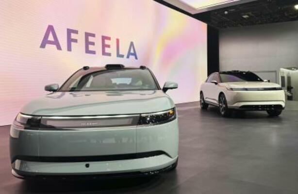 ソニー・ホンダモビリティが公開した「AFEELA1」(左)と、新コンセプト車=1月、米ラスベガス(共同)
