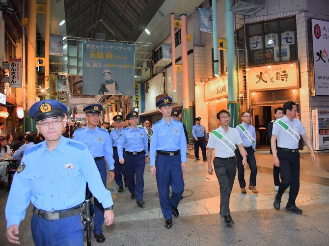 治安悪化を警戒して行われた合同パトロール