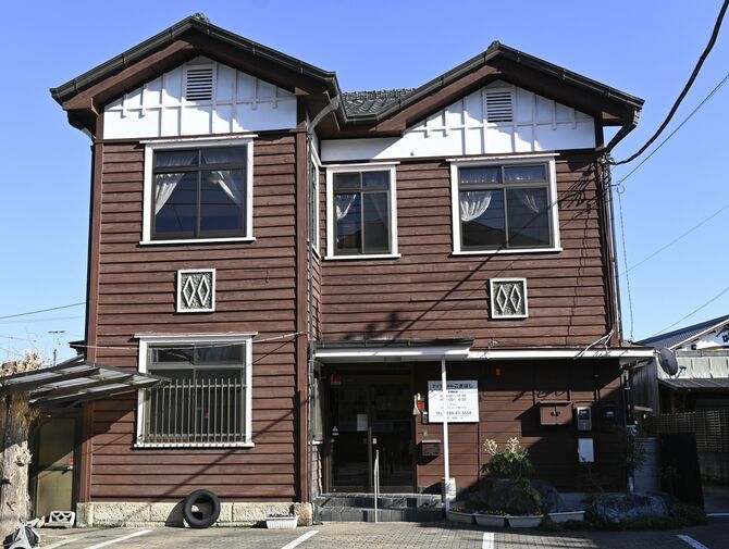 １００年前の建物とは思えない今風の外観を持つ駒橋歯科医院診療所