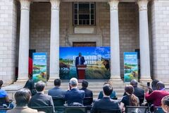 写真展「魅惑の出会い:黄海の湿地からアフリカのサバンナへ」がケニアで開催