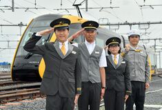 ＬＲＴ運転士らの制服を初公開　宇都宮ライトレール、路面電車の日にイベント