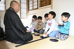 園児、上手にお点前