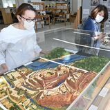 新庁舎ロビーに鹿沼城コーナー　ジオラマを初公開　６月上旬まで