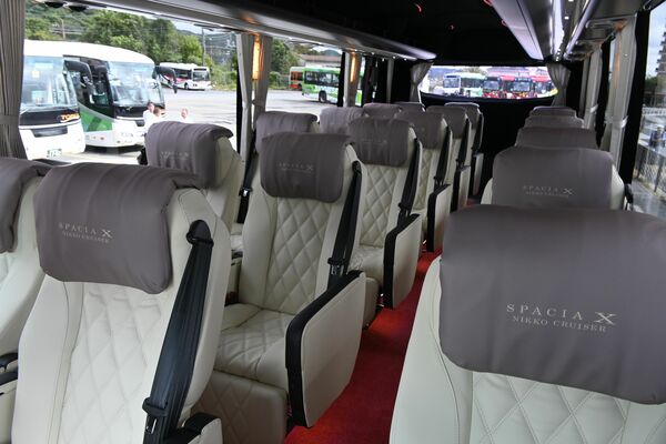 ハイグレード貸し切りバス「スペーシアＸニッコウクルーザー」の車内