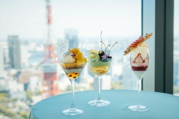 　東京タワーを見ながら楽しめるスカイパフェ３種（提供写真）