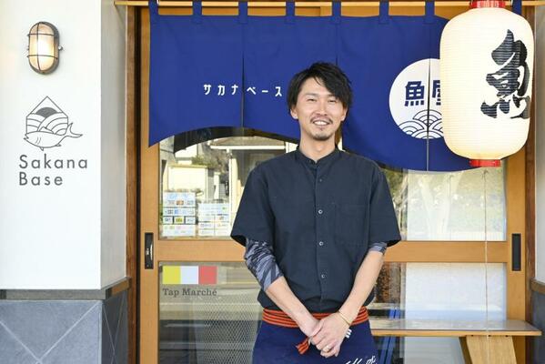 店先に立つ山越店長