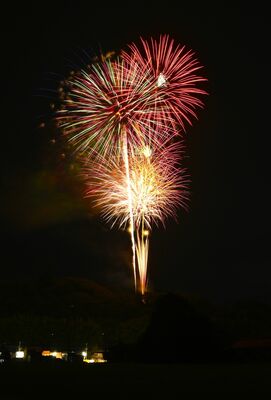 芦野の夜の里山を彩った花火