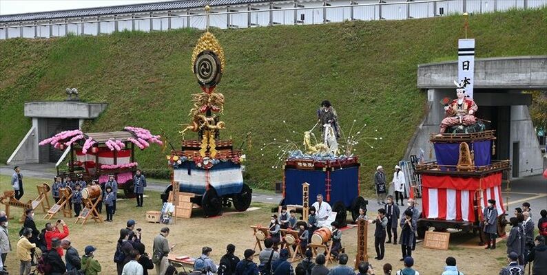 宇都宮城址公園で披露された山車と屋台