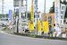 手作りの看板を持ち候補地の白紙撤回を訴える町民ら＝30日午前８時40分、塩谷町玉生