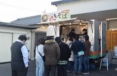 小山駅「きそば」 キッチンカーで復活　栃木、お披露目出店に行列