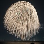 谷中湖上に３尺玉の華　古河花火大会