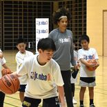 田臥もサプライズ登場　ＢリーグとＮＢＡ主催、宇都宮でジュニアバスケ講習会