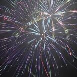 秋の夜空に大輪　那須烏山で有志団体が花火大会　メッセージに涙流す人も
