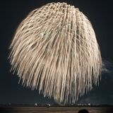 谷中湖上に３尺玉の華　古河花火大会