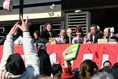 【夕刊】500人が一足早く福つかむ