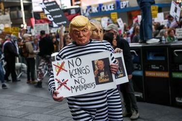 全米で「反トランプ」デモ