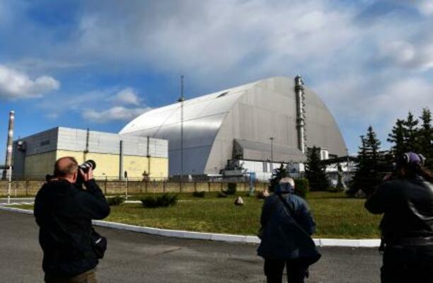 　事故が起きたチョルノービリ原発を覆うシェルター＝２３日、ウクライナ北部（共同）