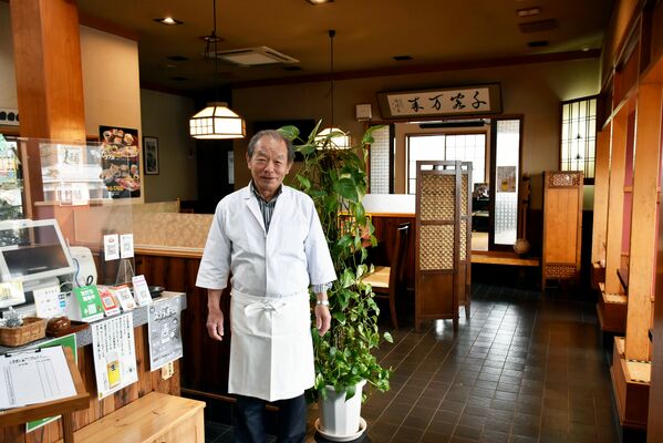 開店５０周年を迎える高久さん