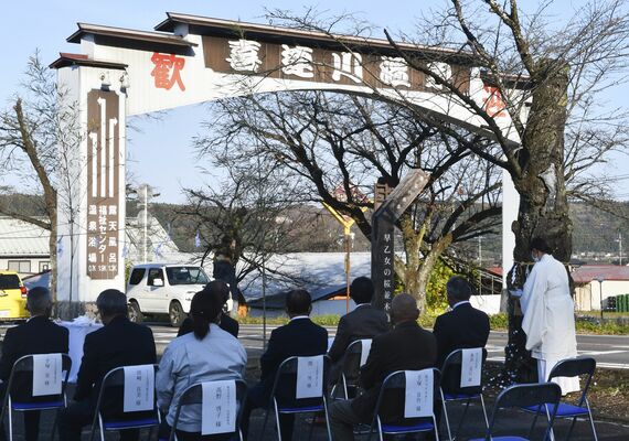 関係者を前に行われた神事